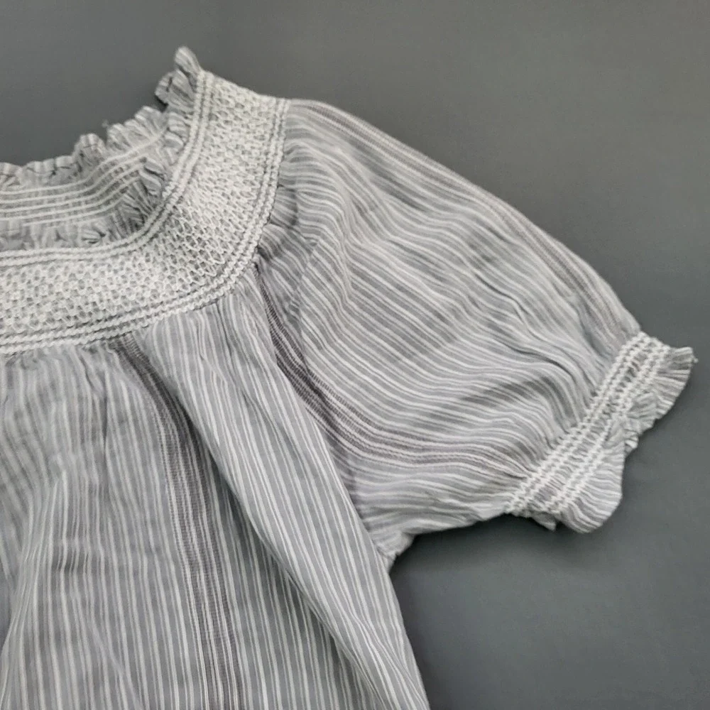 Old Navy Womens XS Gray White Striped Smocked Puff Sleeve‎ Peasant Top